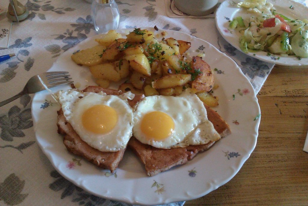 selbstgemachter Leberkäse von Opa und zubereitet von Oma